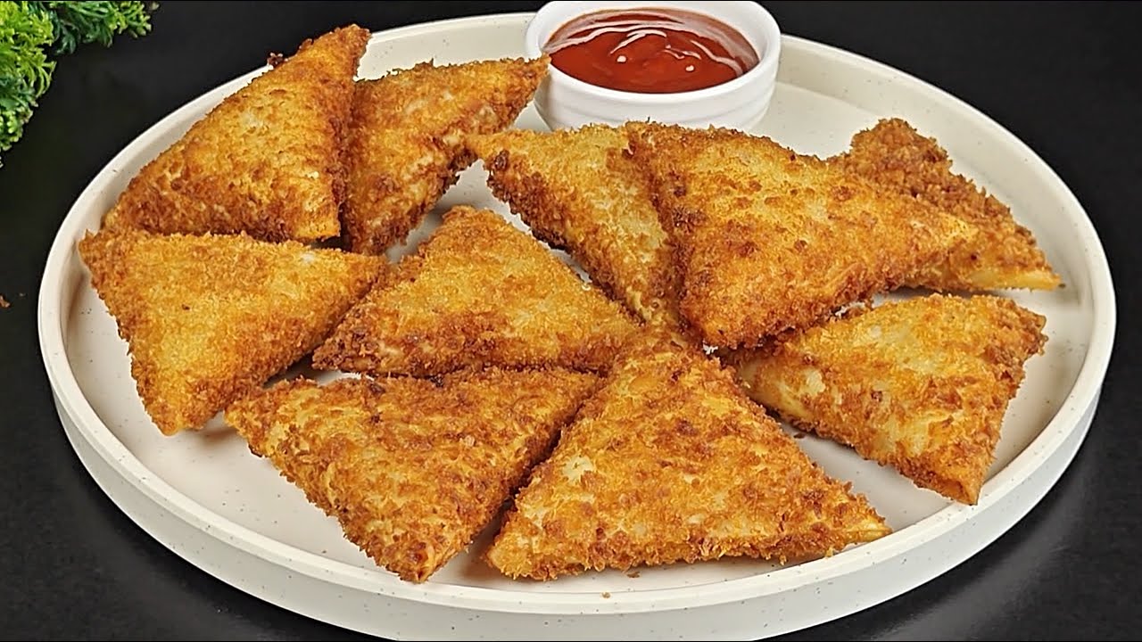 Cheesy Chicken Samosa | Cheesy Chicken Pizza Samosa | Make and Freez Cheesy Chicken Samosa Recipe