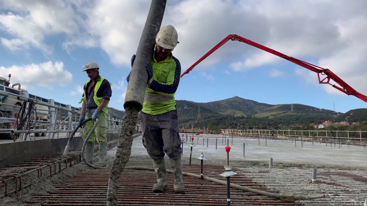 Construcción Viaducto con curva, peralte e inclinado. Autovía A-27 Valls - Montblanc