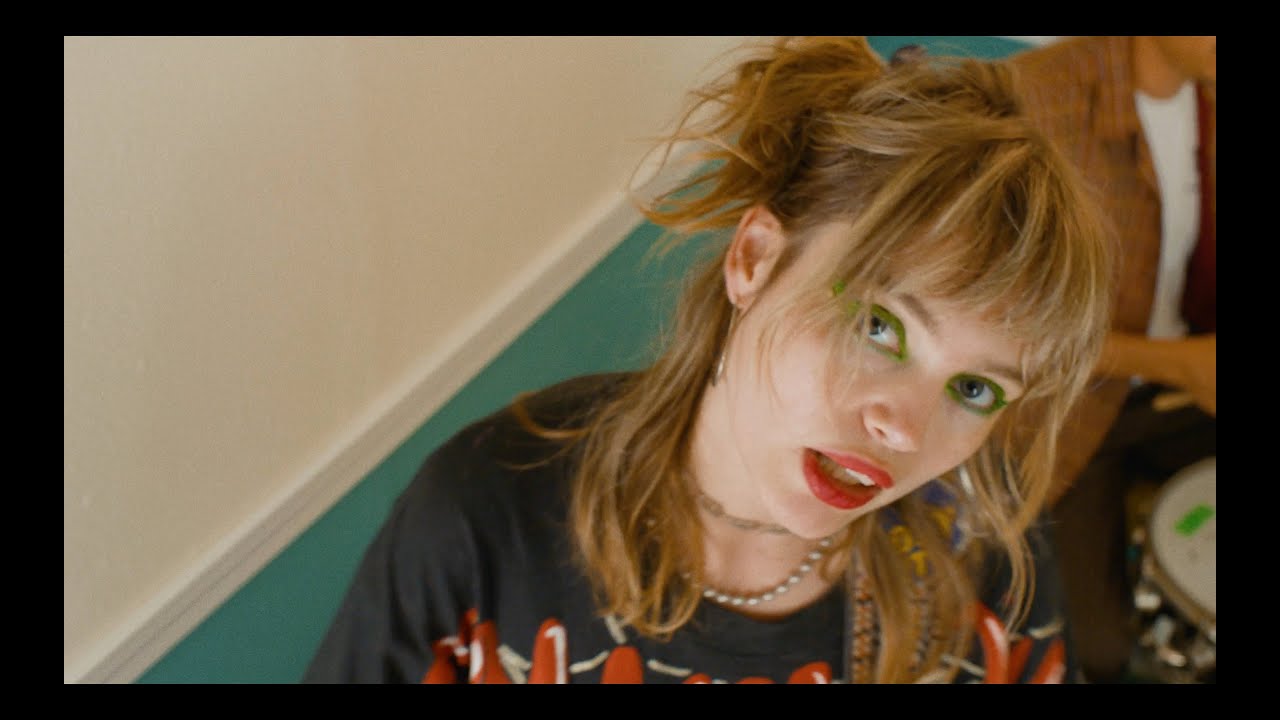 The Paranoyds - Hotel Celebrity (OFFICIAL VIDEO)