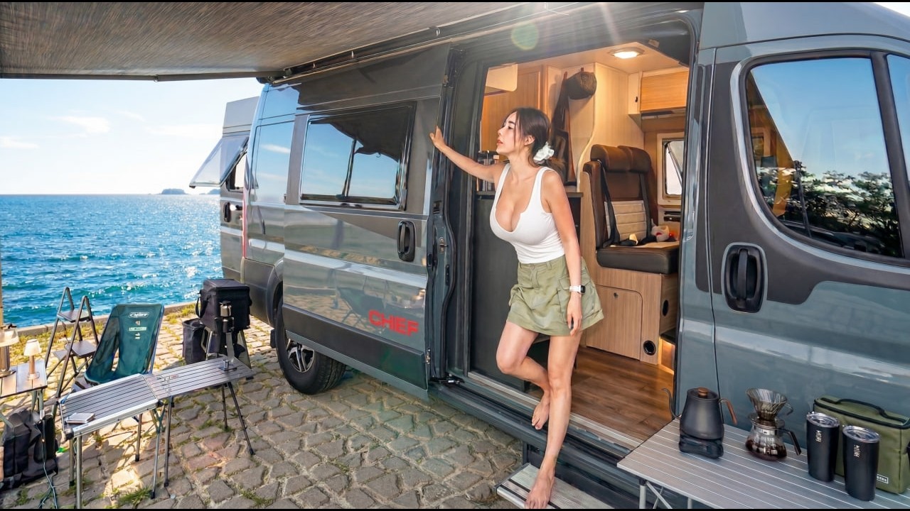 🚌 Experience luxury camping in a van | Swim, snorkel, eat, and sleep at a stunning secret beach🌊