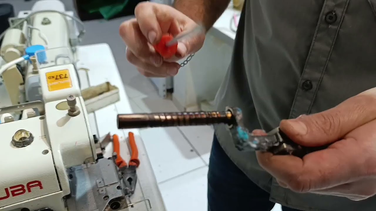 O calcador da sua over está pesado para levantar? Resolva você mesmo.....