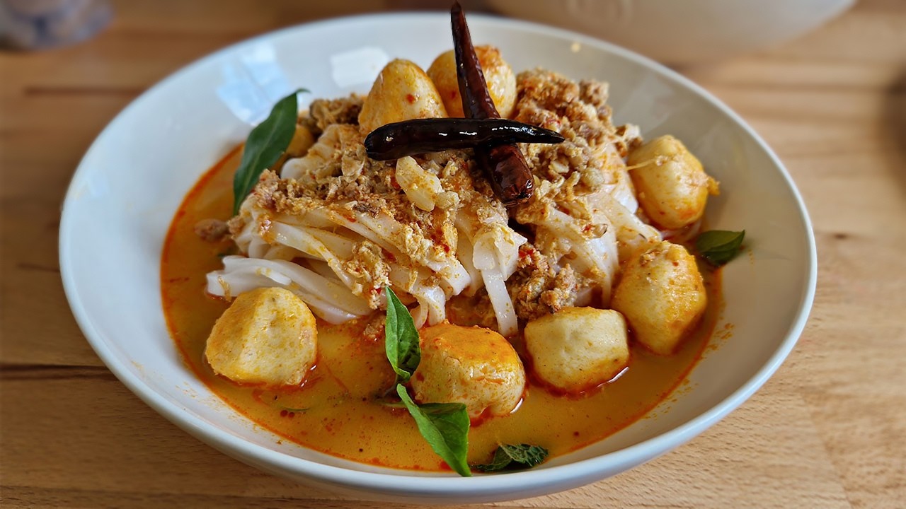 หมี่กะทิลาวสูตรนี้เข้มข้นอร่อยนัว - ໝີ່ກະທິ - Mee Ka Tee: Creamy Laotian Soup - Mee Kati