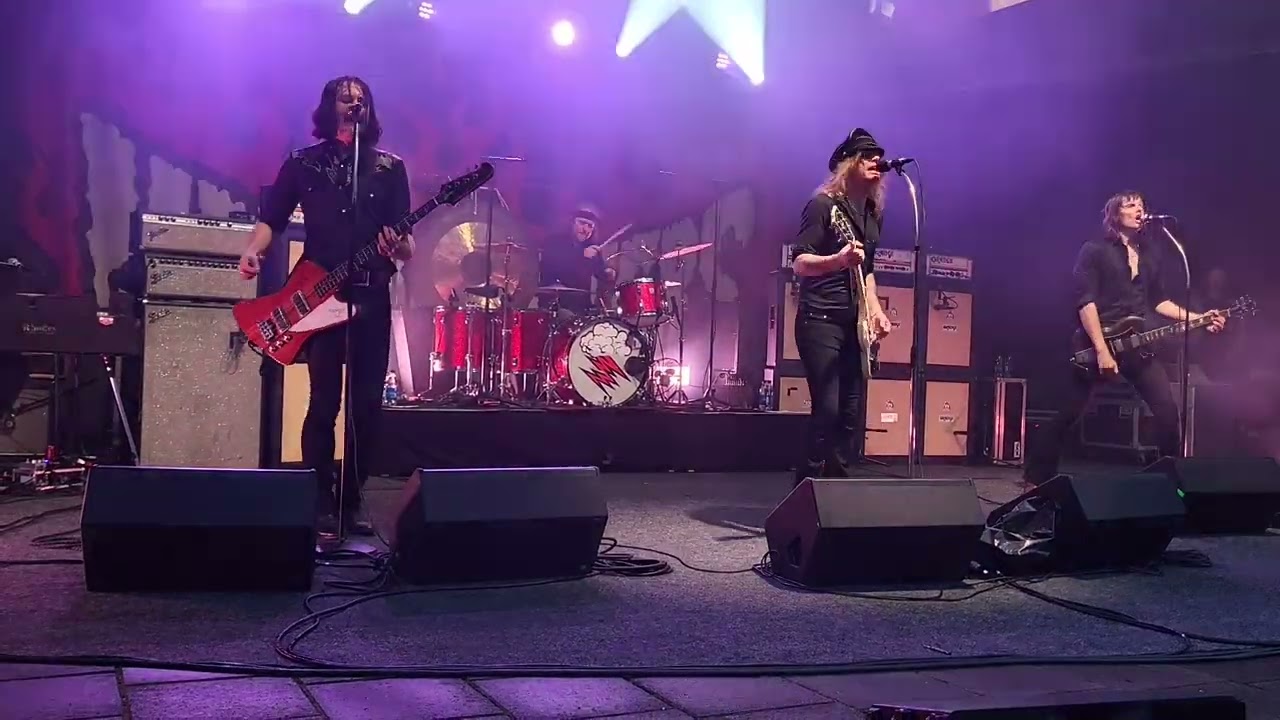 Hellacopters Born broke (Fortunate son CCR) Parksnäckan Uppsala 2023-09-01