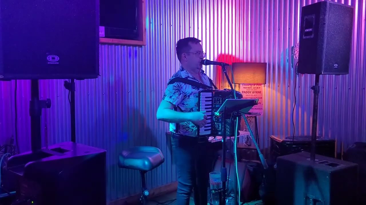 Adrian Ryan singing in Boylans Ardee - 18th July 2025