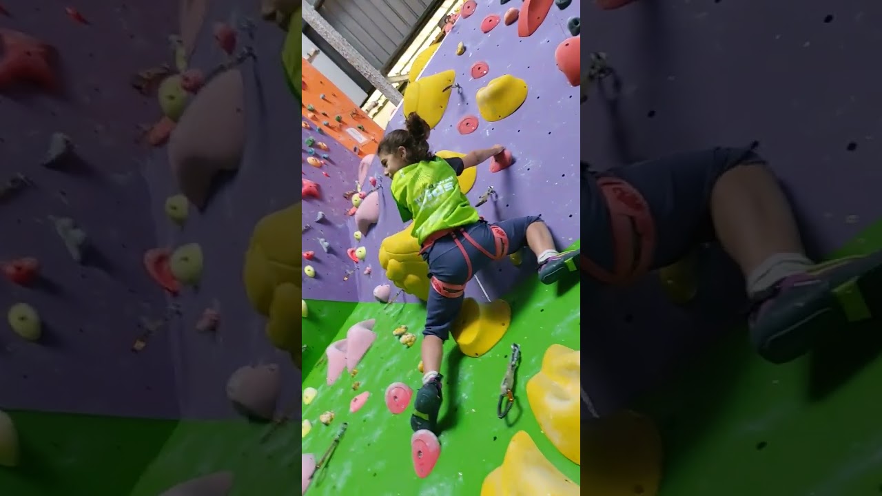👉Cristina en escalada!! Una m&aacute;quina 👌#indoorwall #climbing #escalada #rocodromo #alicante #ni&ntilde;a