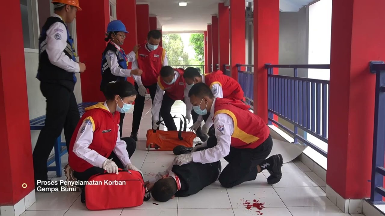 Simulasi Bencana Alam Gempa Bumi SMK Mitra Industri MM2100