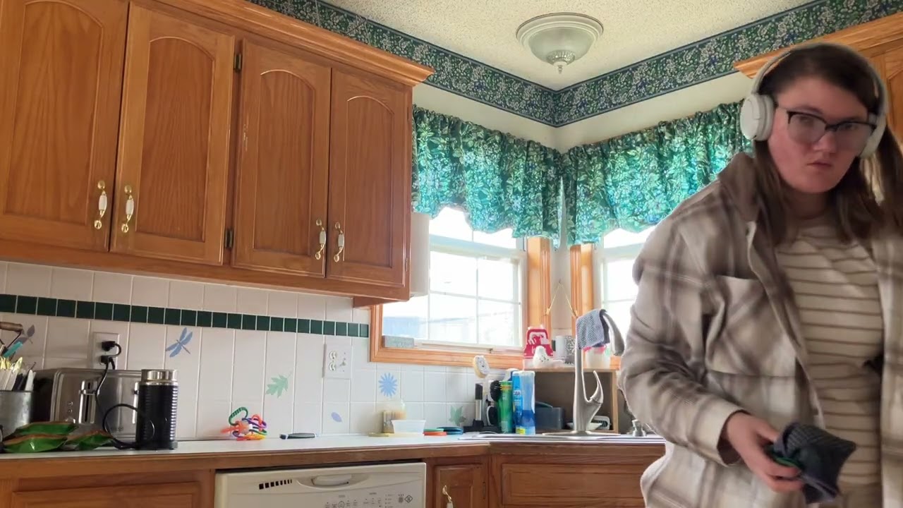 ASMR Clean with me