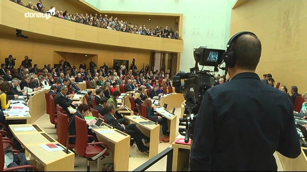 Landespolitik -- Ministerpr&auml;sident Horst Seehofer zeigt zuk&uuml;nftigen Weg auf!
