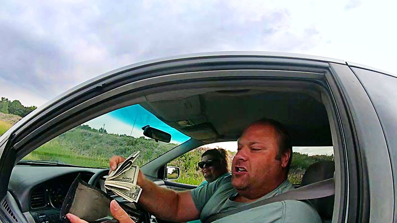 Man Rips Up His Cash Over Seat Belt Ticket