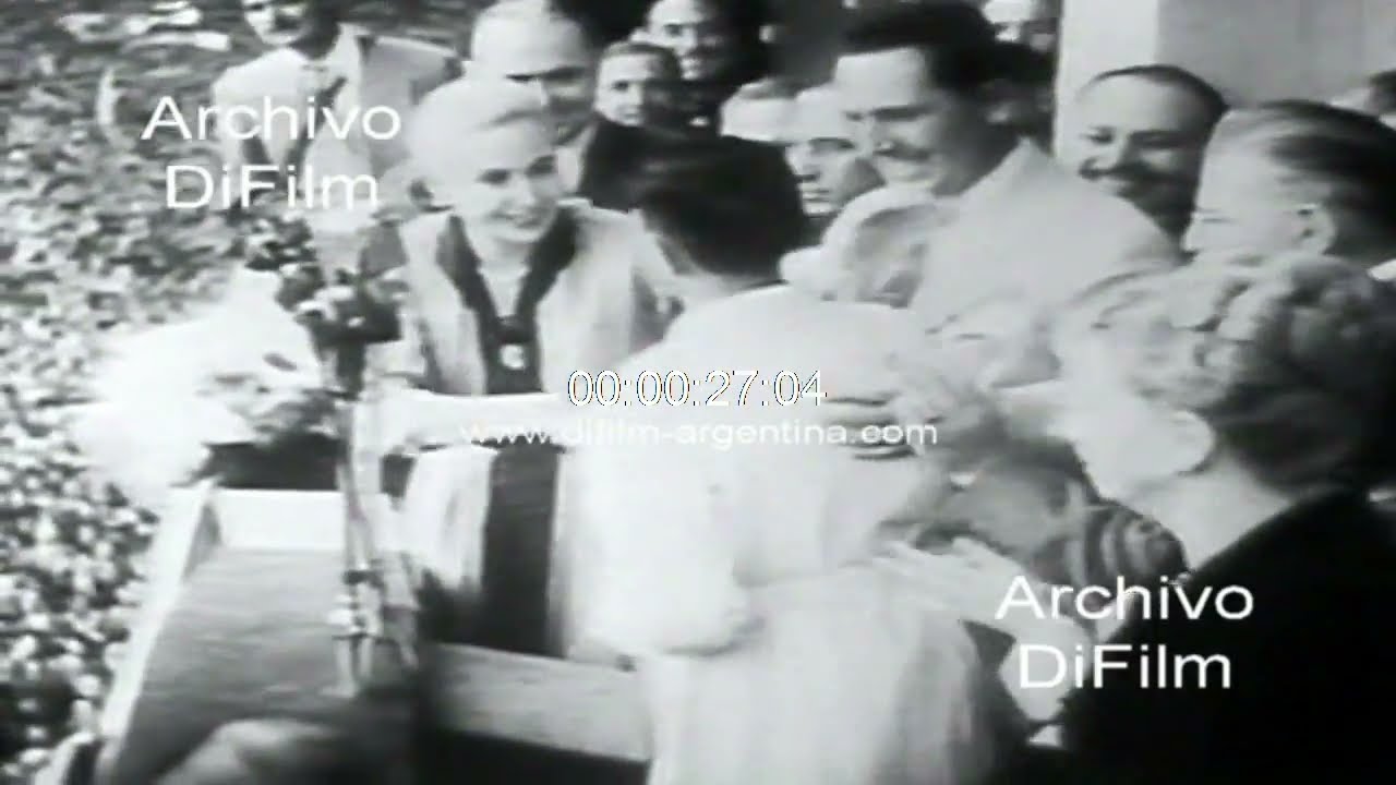 Eva Duarte de Peron y los descamisados 1952