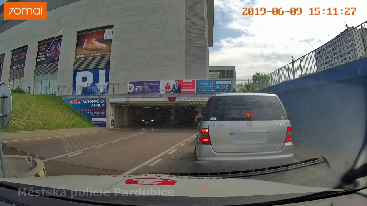 MERCEDES ŘÍDIL 17LETÝ MLADÍK - PARDUBICE