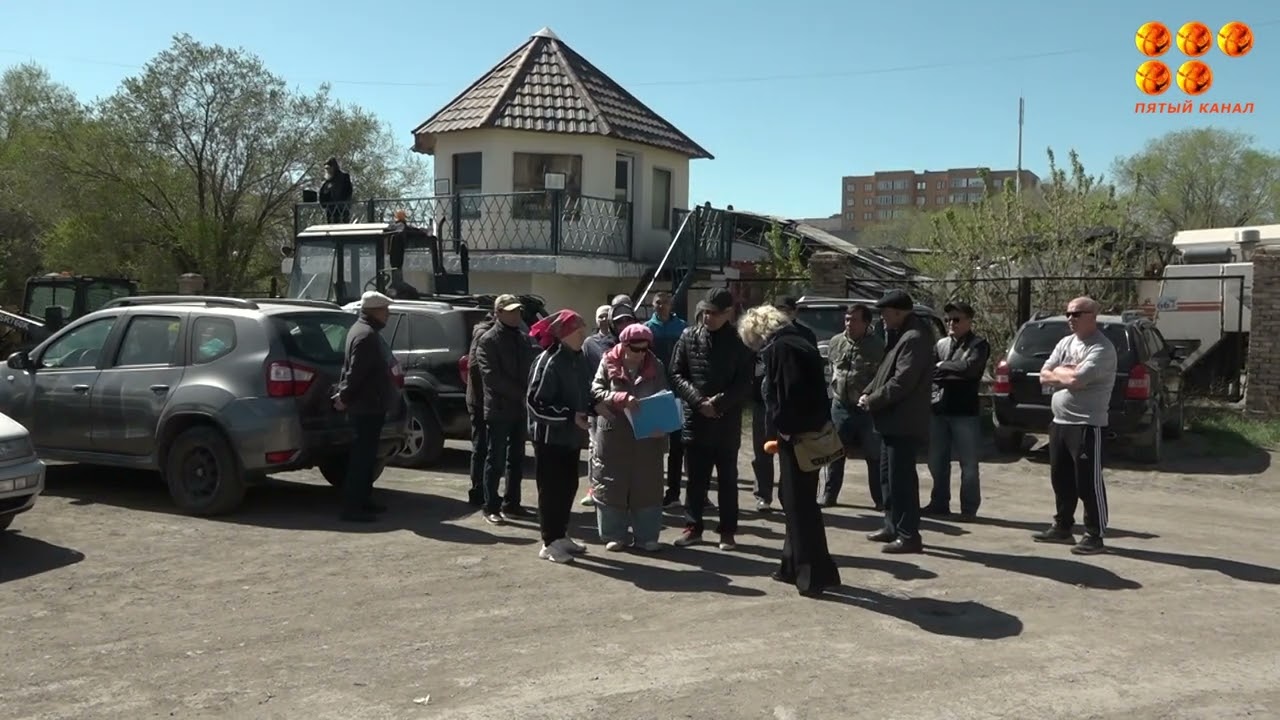 Дворы лопаются от машин, а они хотят забрать нашу парковку - карагандинцы