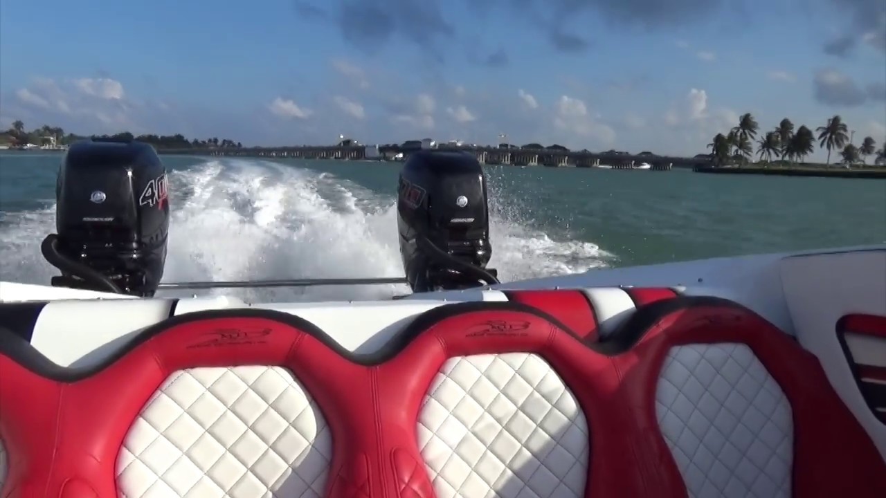 Test drive of the MTI 340X Catamaran with 2x400 hp Merc