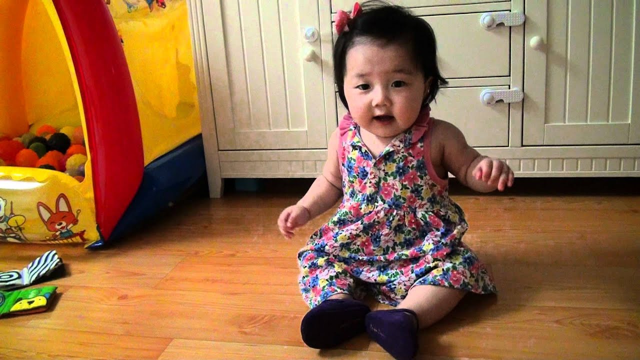 First Time Wearing Shoes (CC) - 처음으로 신발 신었어요