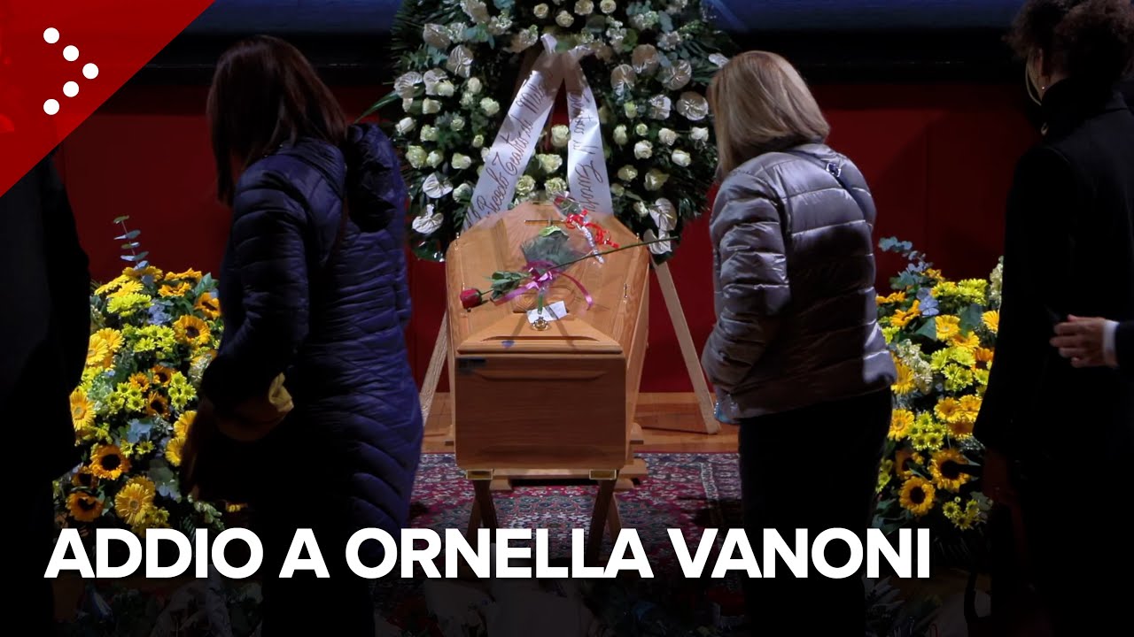 Milano rende omaggio ad Ornella Vanoni: la camera ardente al Piccolo Teatro Grassi