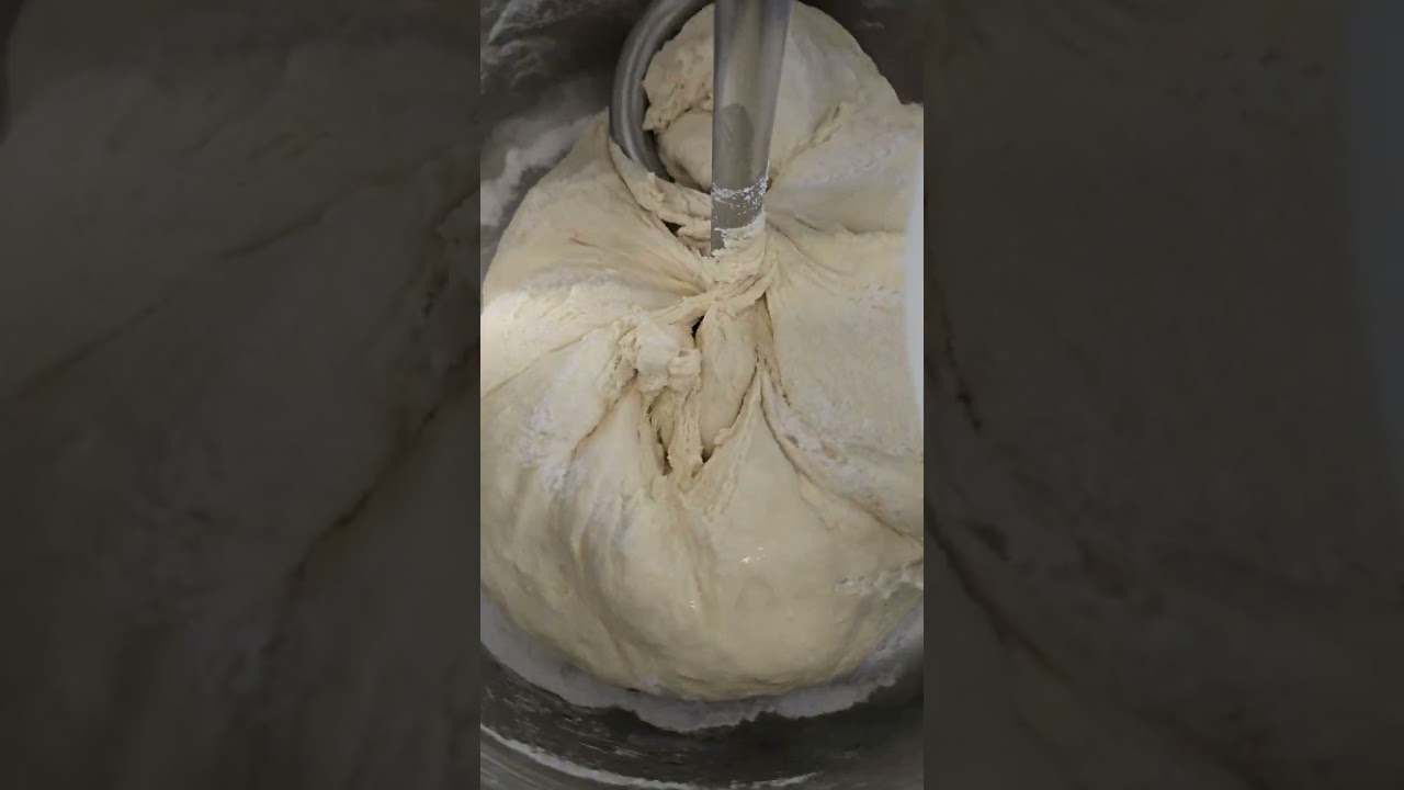 بيتزا الأطراف العاليه بطريقة البيجا الاحترافية بإختصار 