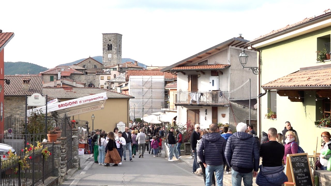 In migliaia a Careggine per la festa della castagna