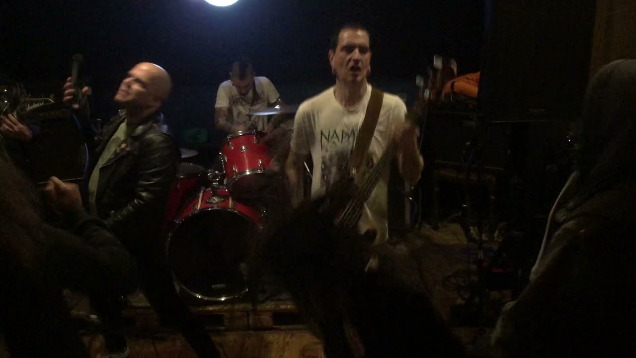 Cabe&ccedil;as Cortadas - Filhos do Caos (Live)