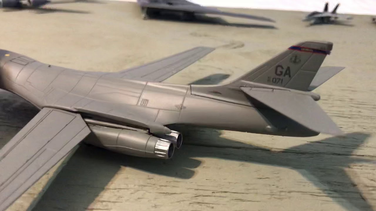 Herpa Wings 1/200 scale B-1B Lancer Review!