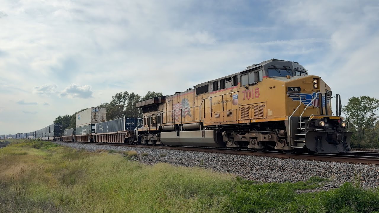 UP 7018 C44ACM leads ZSAYC in Fisk, MO on the Hoxie Sub