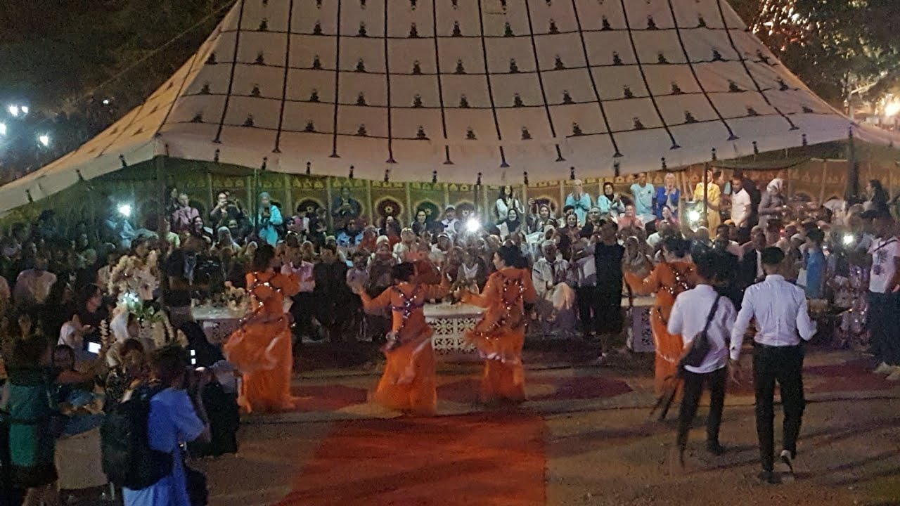 حسن الشواف في مهرجان ايموزار كندر نوض العجاجة بالشخات مع الجمهور 💥💥🎹💃🔥🎹🎶🎼🔥🎶💃💃🎹🎻🔥🎼🔥🎻💃💃💃