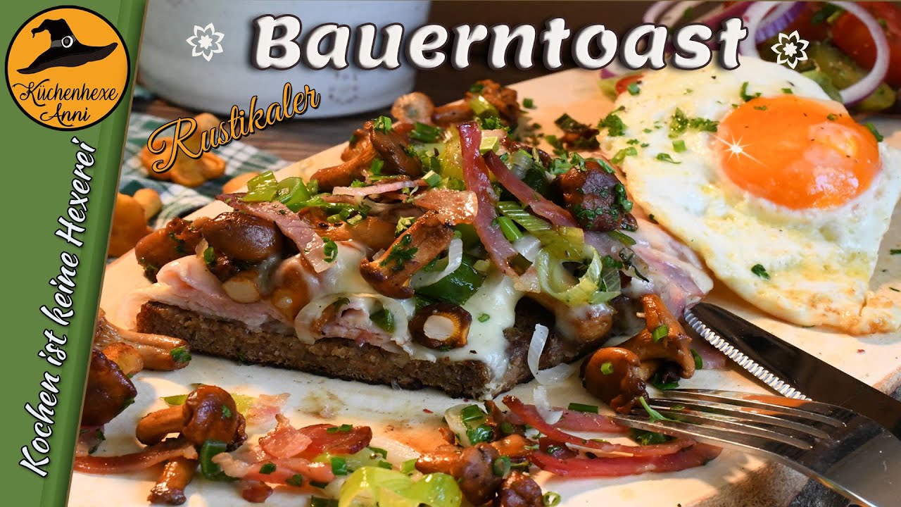 Rustikaler Bauerntoast mit Eierschwammerl  ( Pfifferlinge ) und Speck