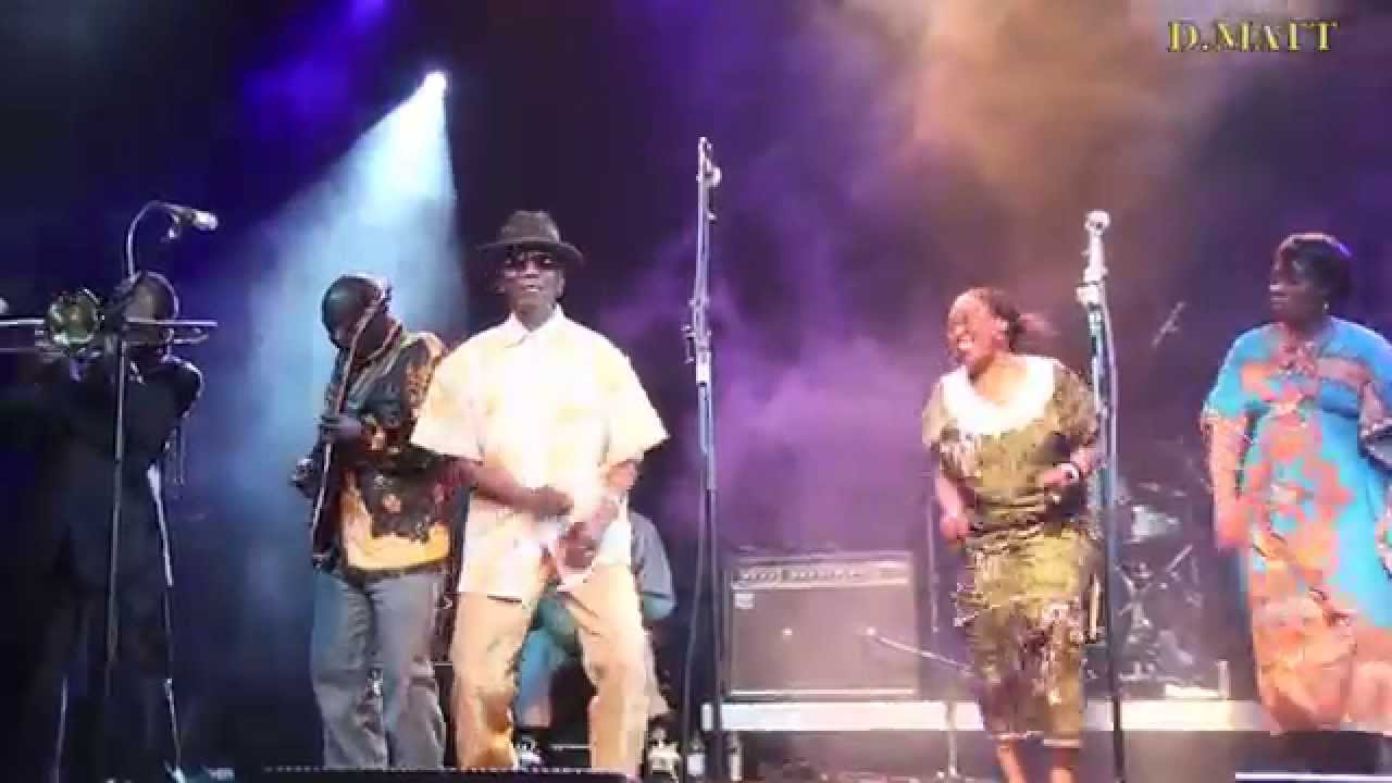 THOMAS MAPFUMO-CHINUNGU CHANDIKONZE LIVE 2013