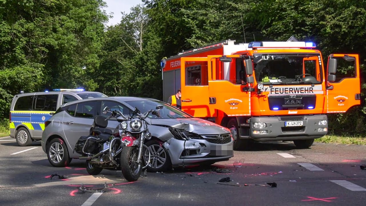26.06.2021 - Harley Davidson und PKW kollidieren auf Kreuzung