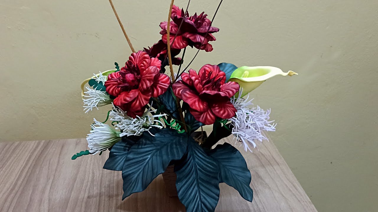 Belíssimo arranjo  de eva com a flor papoula imperial conjugada
