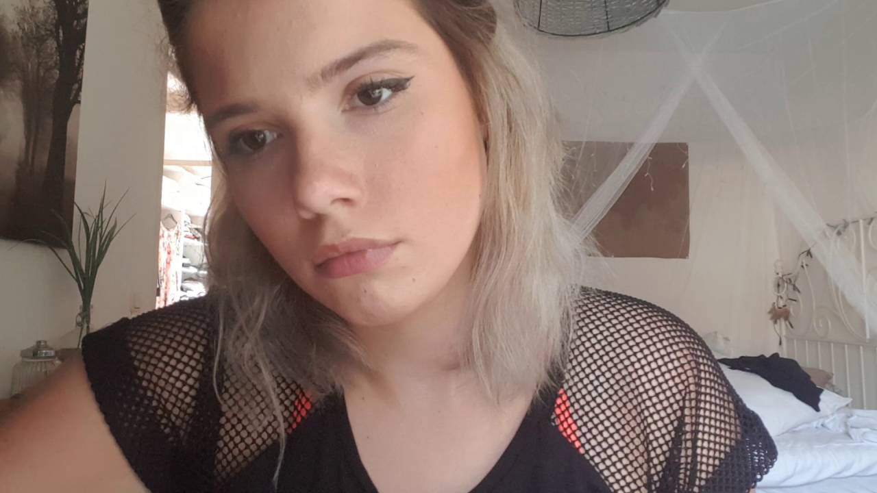 ASMR HAIRCUT ROLEPLAY (SOME WHISPERING)