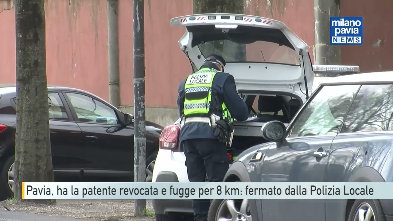 Pavia, ha la patente revocata e fugge per 8 km: fermato dalla Polizia Locale