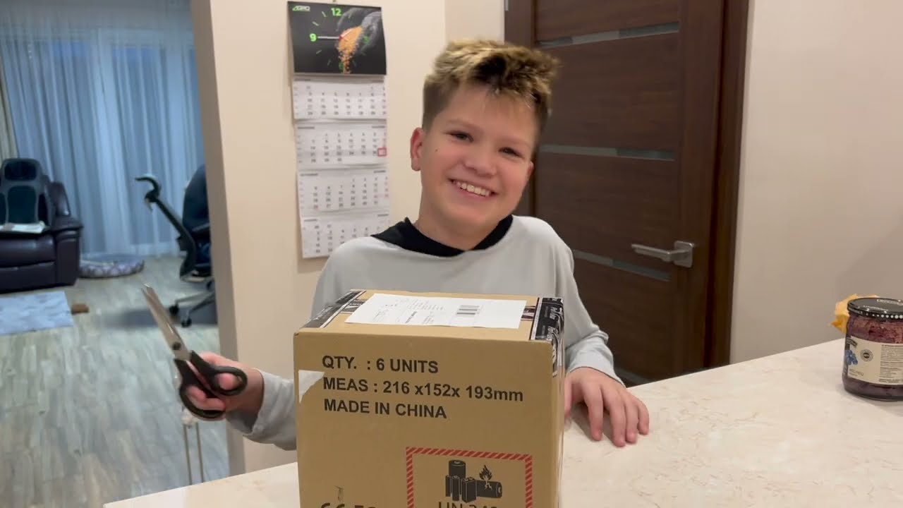 VLOGAS. NUSIPIRKOM DRONĄ. DEKORUOJAM KALĖDINIUS SAUSAINIUS.