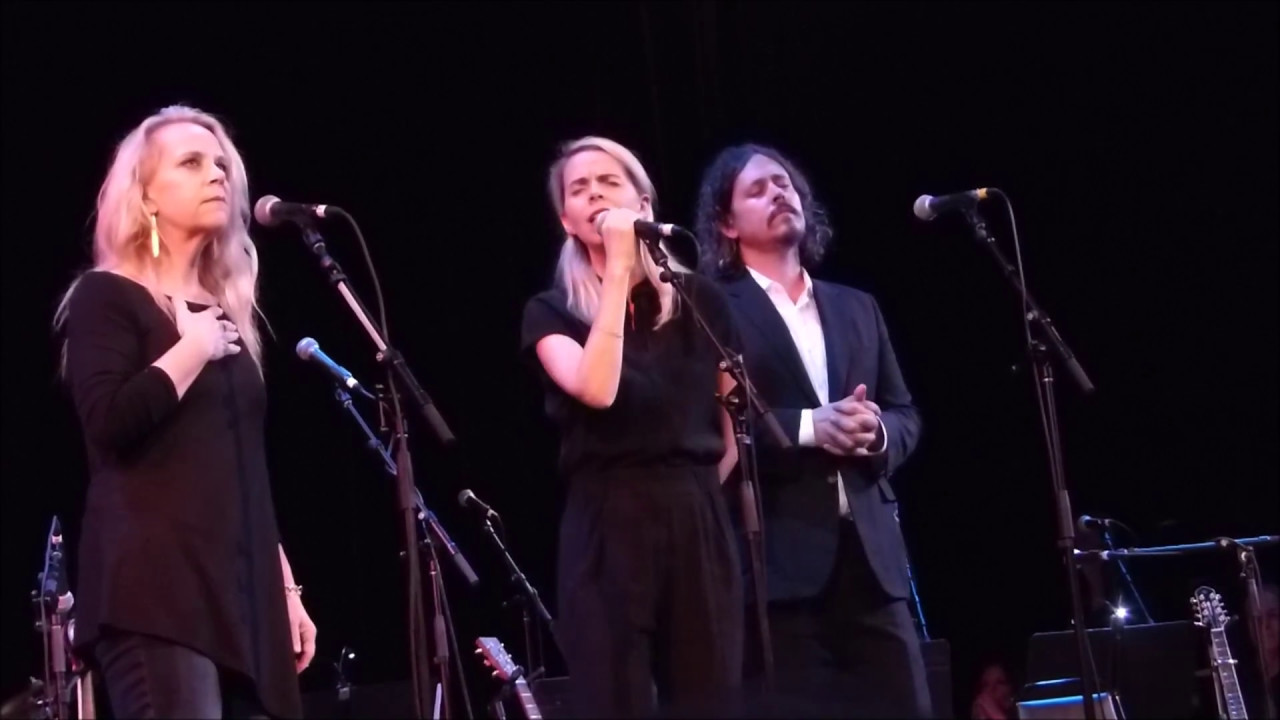 Trans Atlantic Sessions Tour NYC Town Hall May 4, 2017 - Aoife O’Donovan - Hallowell