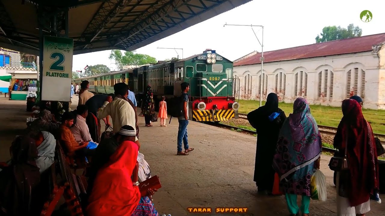 Поездка по железной дороге Джелум В Лахор Пакистан Путешествие на поезде