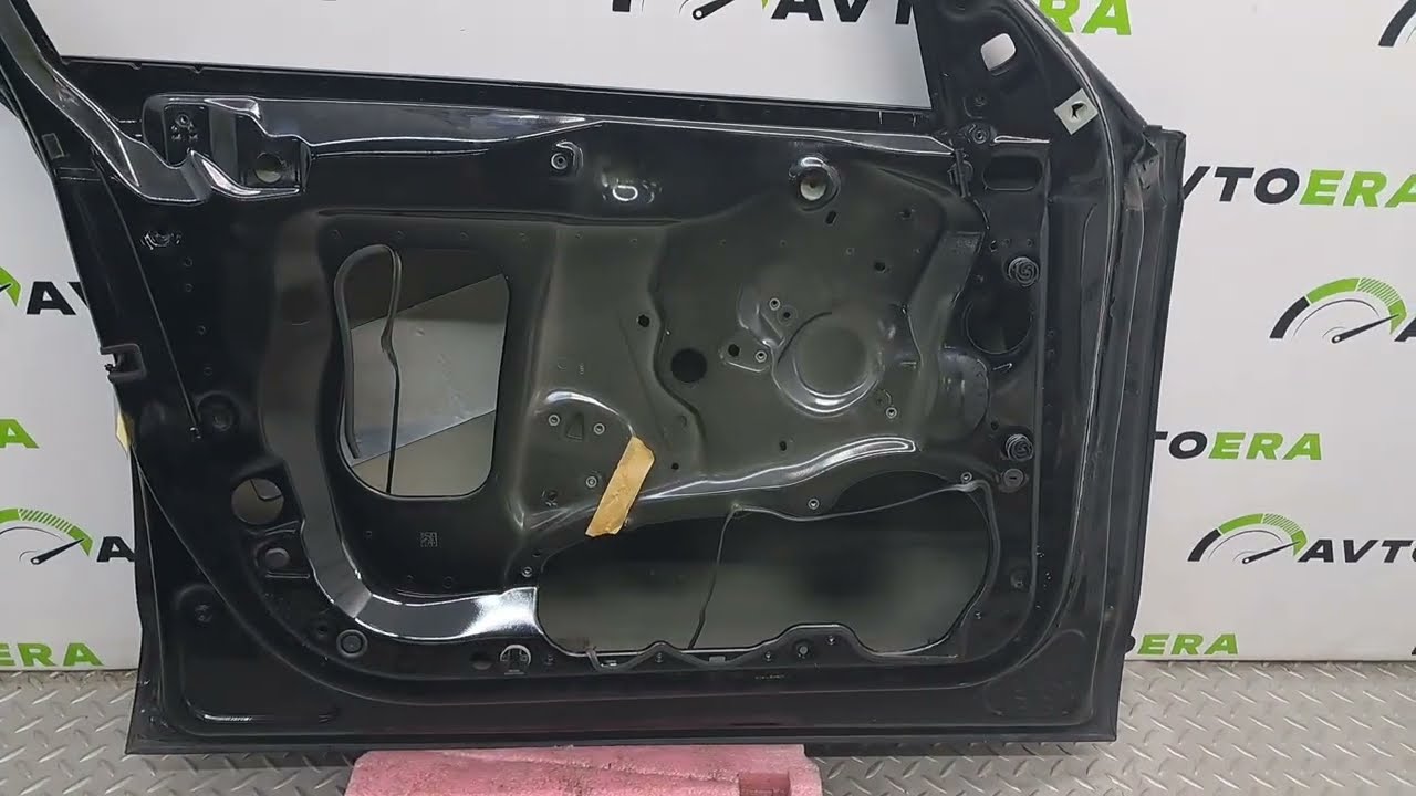 Дверь голая передняя левая (PN:4G0831051) A6 C7 12-18 черный Z9Y, потерта краска по торцу в задней ч