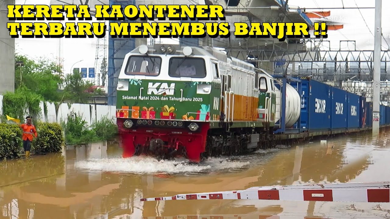 LANGKA !! KERETA Kaontener Super Panjang Menerjang Banjir Di JIS, Jakarta Utara