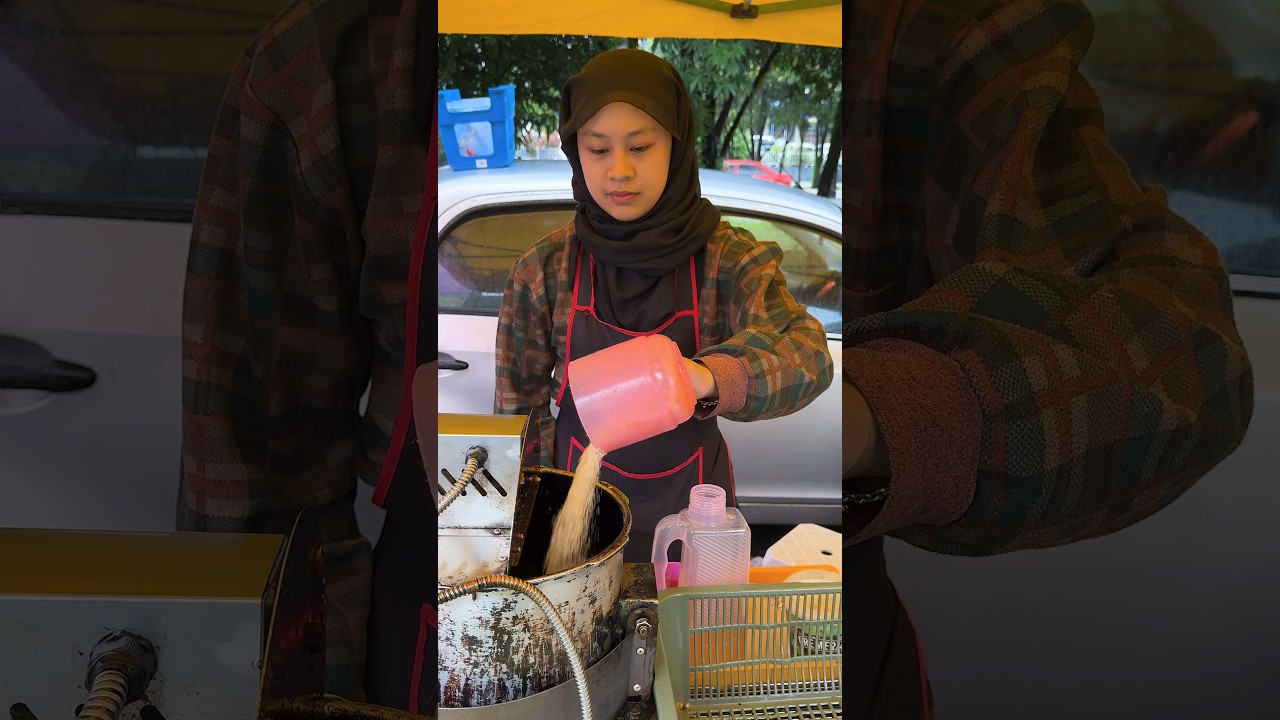 Only $0.4! Malaysian Girl Selling Sweet Popcorn