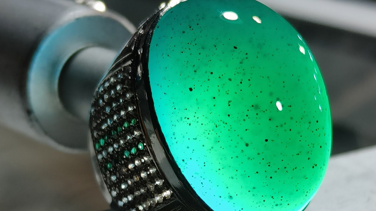 Rio Eka Saputra sedang live sekarang!