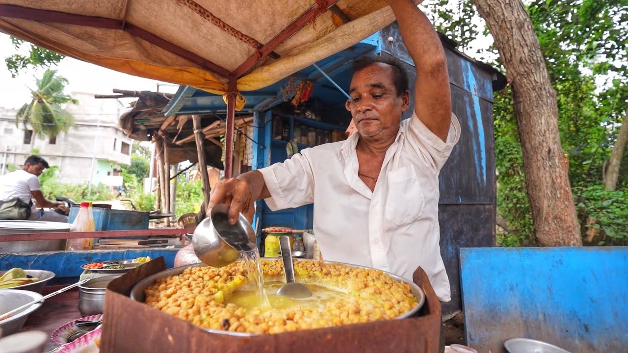 Matar Bampho (Matar Soup) | Puri Dham Most Famous Matar Pani | Odisha Food Tour | Street Food India