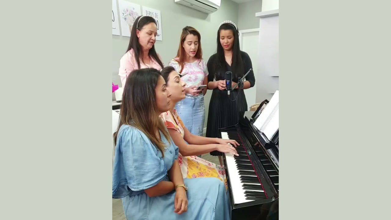 Alguns hinos Ester Alcântara e Vânia Picanço, com FamíliaNogueira (394, 33, 192, 194)