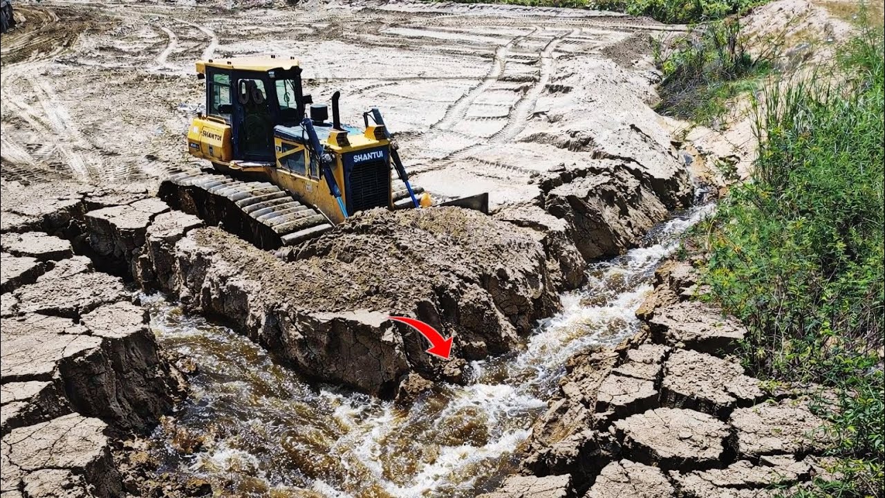 Awesome Bulldozer SHANTUI DH17c2 skills Filling Sand into water with 25ton Dump Trucks.