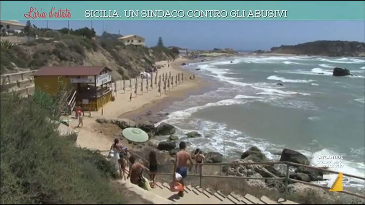 Sicilia, un sindaco contro gli abusivi