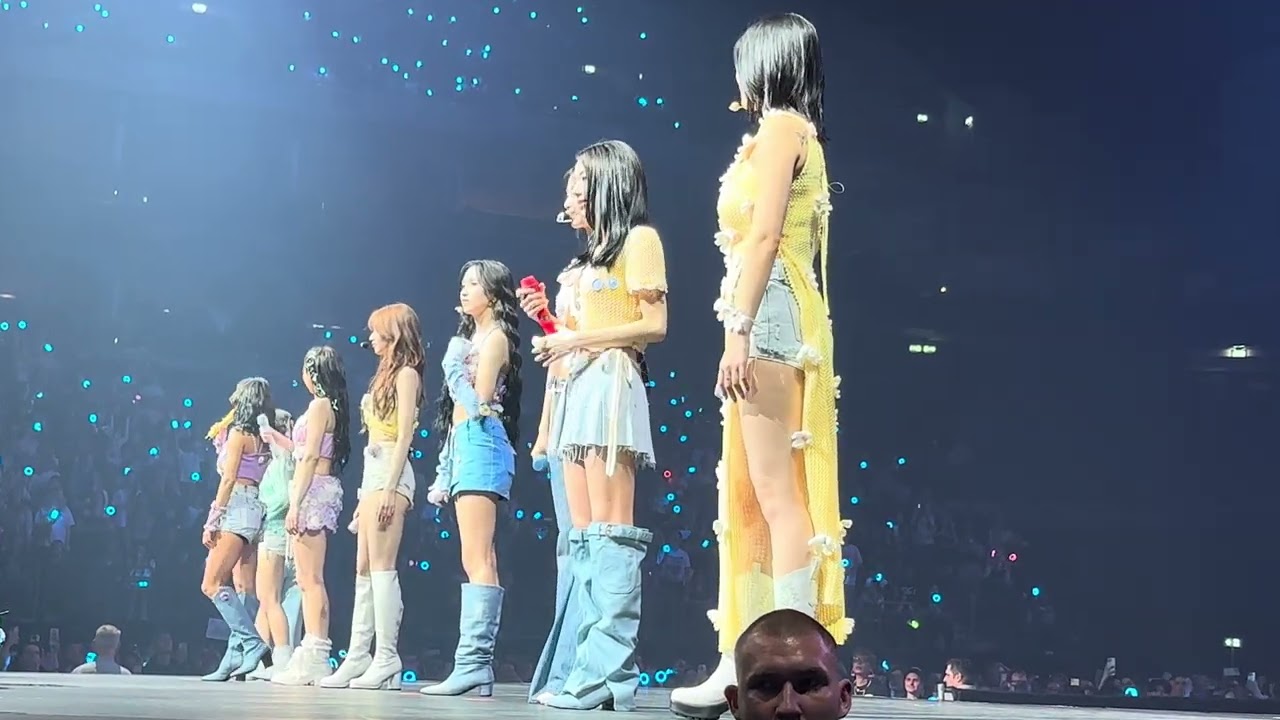 Twice -YES or YES / What Is Love? / CHEER UP / LIKEY / KNOCK KNOCK / SCIENTIST and more in Berlin