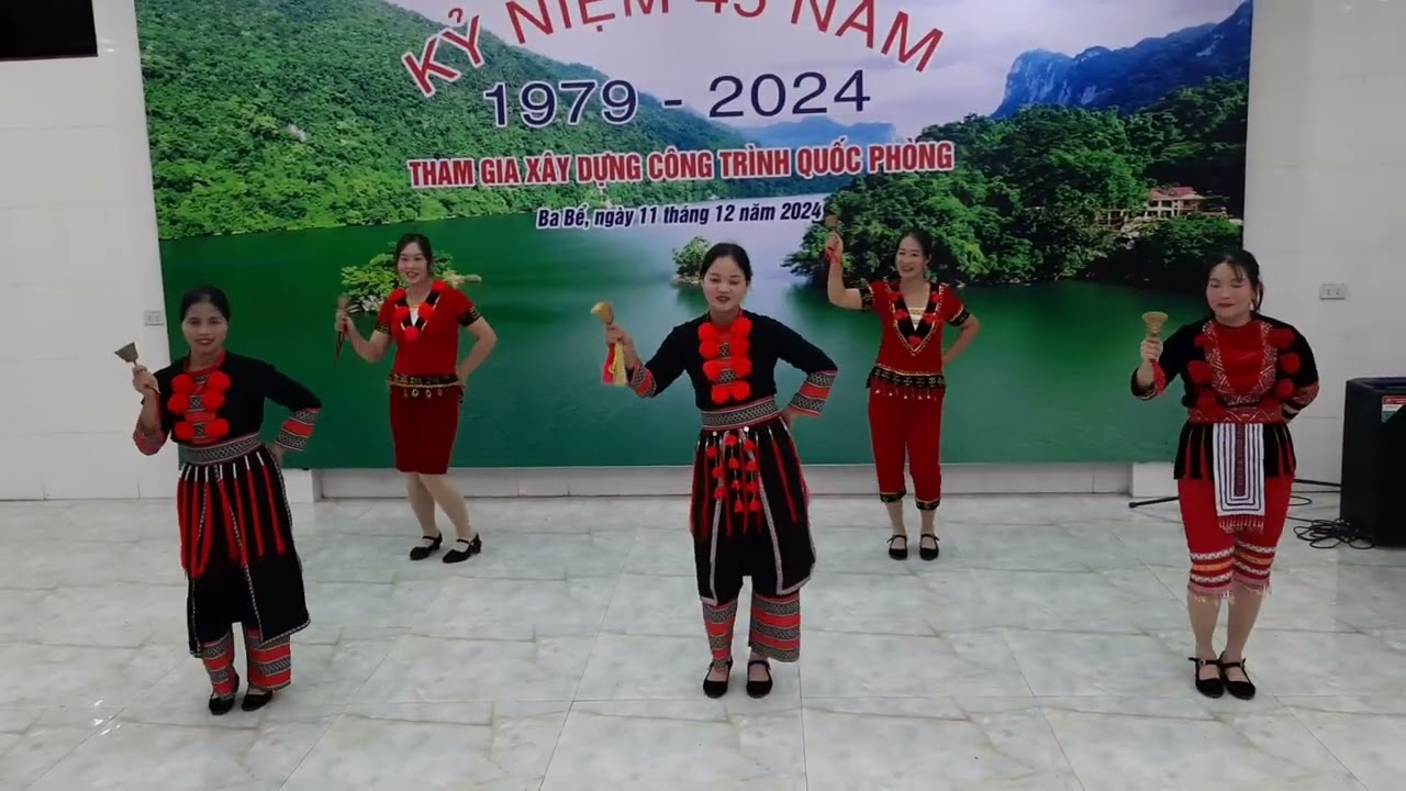 Múa Không gian núi rừng của dân tộc Dao Đỏ