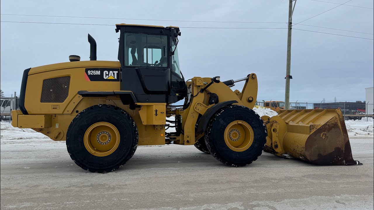 Покупка Cat 926M и уборка снега на площадке моих грузовиков