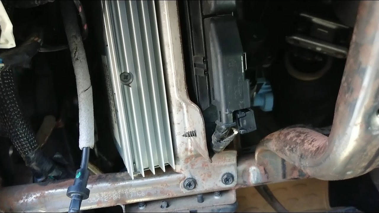 Замена аудио усилителя Chrysler 300c