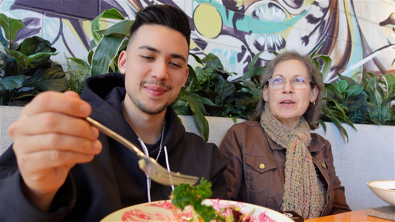 Sydney's Healthiest Cafe with My Mum!