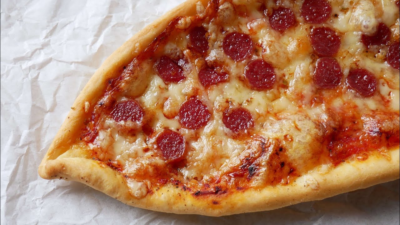 Pizza Schiffchen mit Salami (Rezept) || Pizza Boats with Salami (Recipe) || [ENG SUBS]