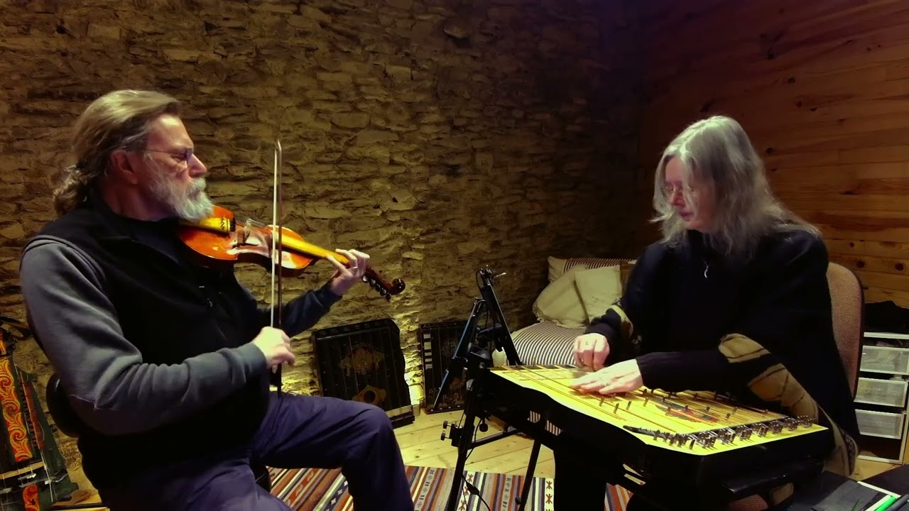 Leken hinnes Lusia Mølmann played by Ann & Rex Dumbrell