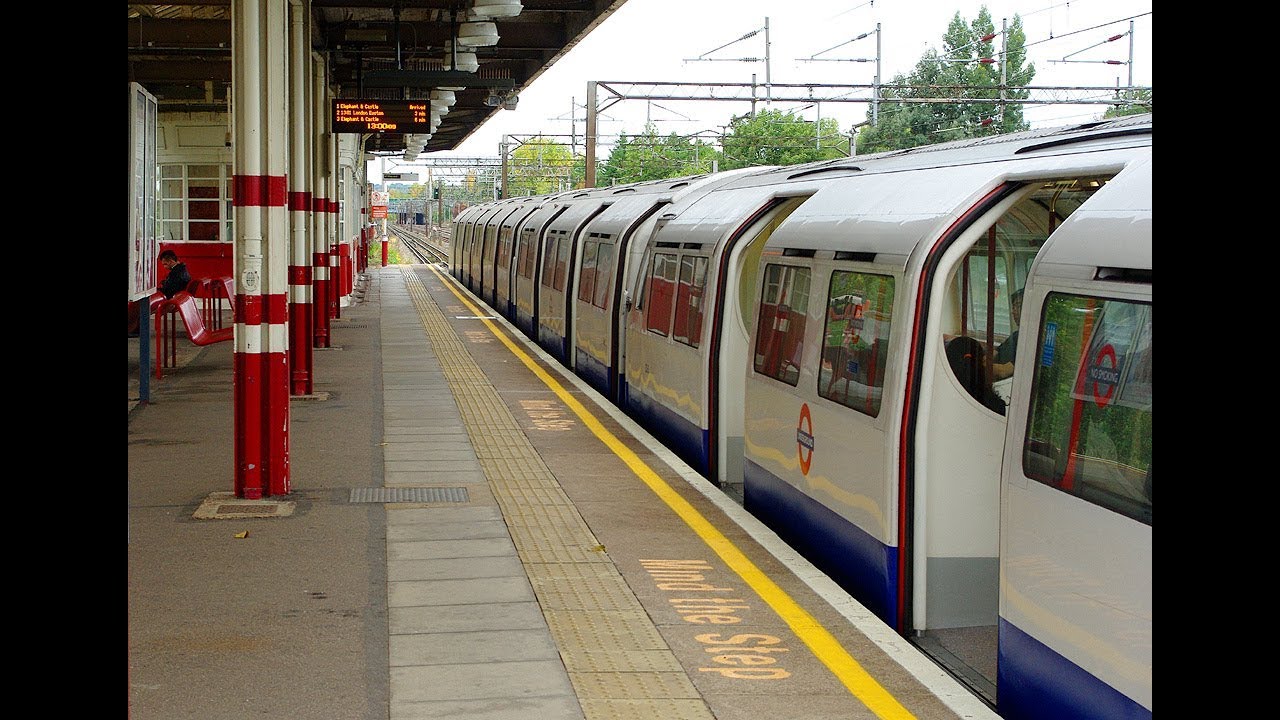 Trains at Kenton/South Kenton (WCML, WDCL) - 05/04/2018